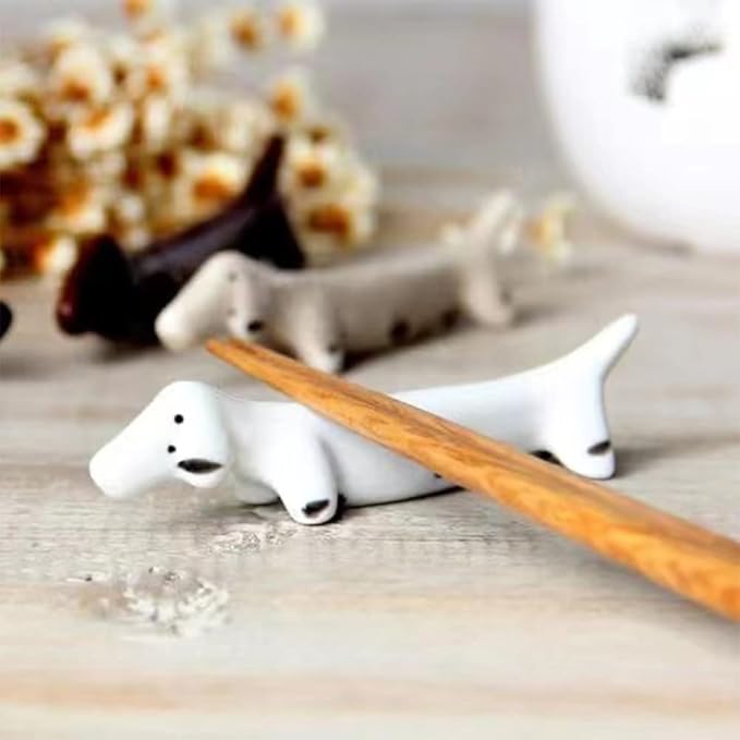 Ceramic Sausage Dog Chopsticks Rest 4Pcs, Cute Chopsticks Holder Dinner Spoon Holder Knife and Fork Holder, Dachshund Dog Home Decoration Decoration (Four-color)